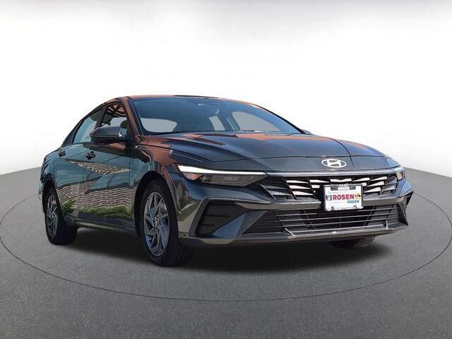 2024 Hyundai ELANTRA SEL — photo 1 of 13