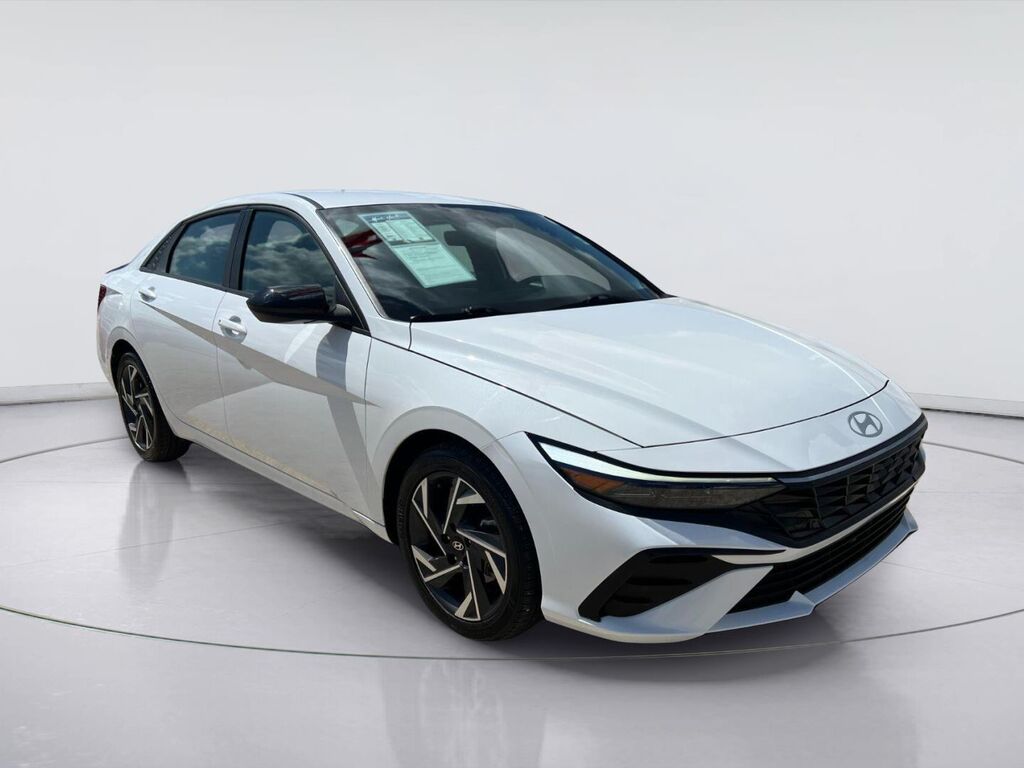2025 Hyundai ELANTRA SEL Sport — photo 1 of 14