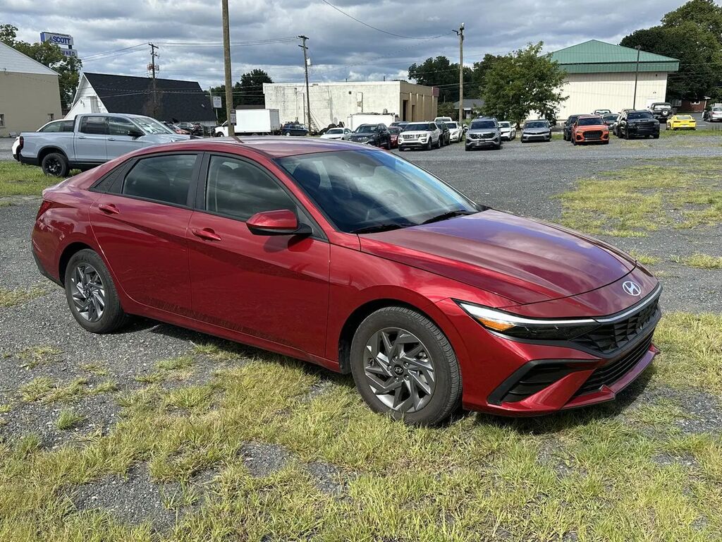2024 Hyundai ELANTRA SEL — photo 1 of 25