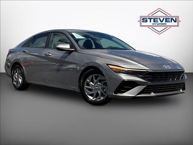 2024 Hyundai ELANTRA SEL — photo 1 of 13