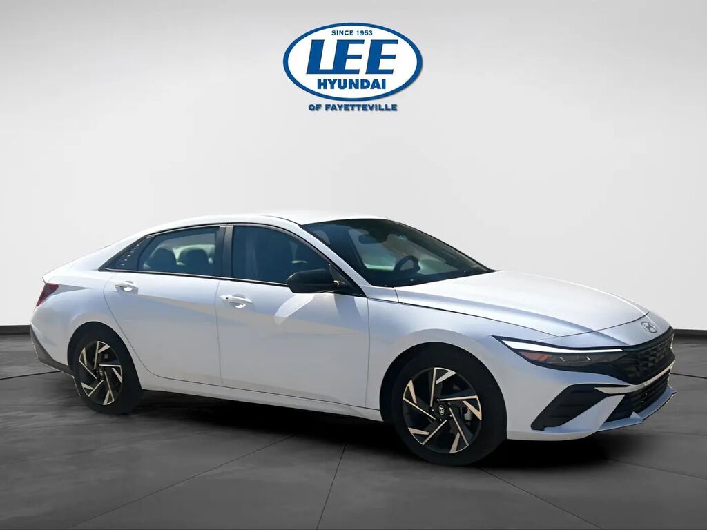 2025 Hyundai ELANTRA SEL Sport — photo 1 of 22