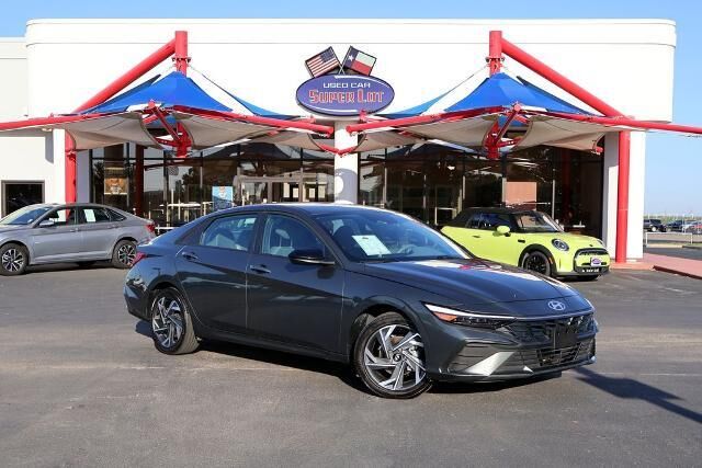 2025 Hyundai ELANTRA SEL Sport — photo 1 of 13
