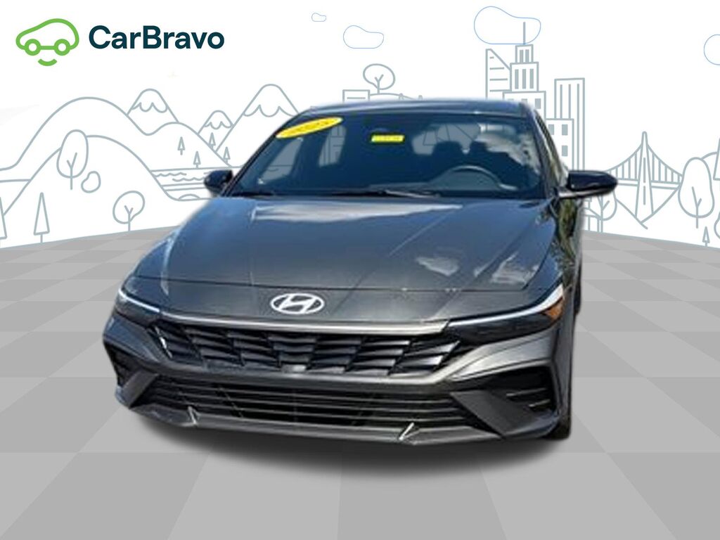 2025 Hyundai Elantra SEL Sport — photo 1 of 6
