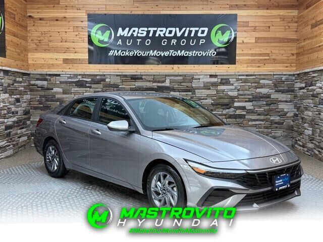 2024 Hyundai ELANTRA SEL — photo 1 of 13