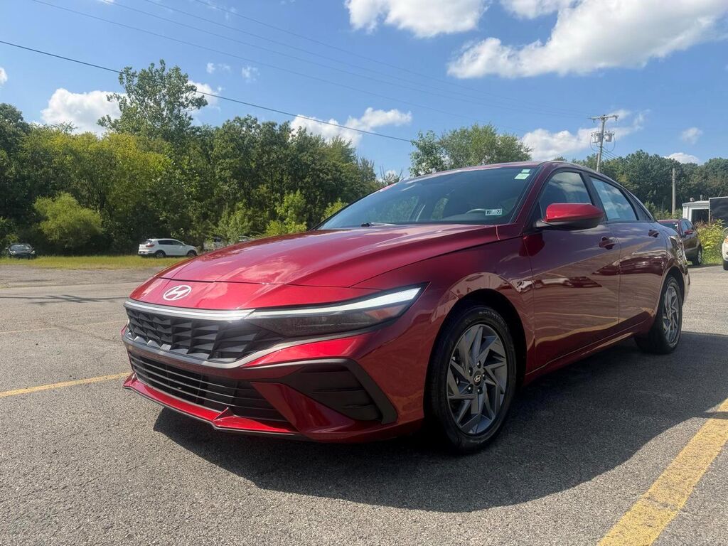 2024 Hyundai ELANTRA SEL — photo 1 of 13