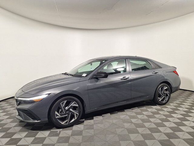 2025 Hyundai Elantra SEL Sport — photo 1 of 1