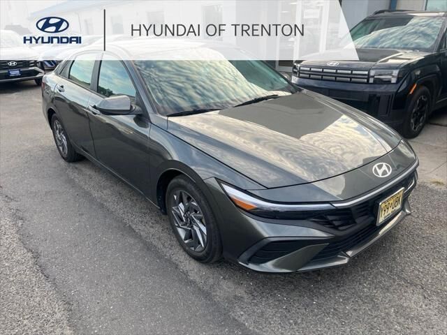 2024 Hyundai ELANTRA SEL — photo 1 of 5