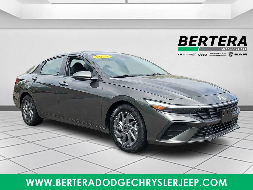 2024 Hyundai ELANTRA SEL — photo 1 of 13