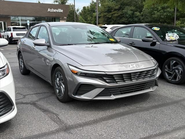 2024 Hyundai ELANTRA SEL — photo 1 of 4