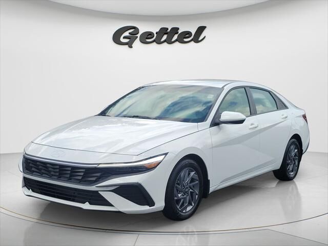 2024 Hyundai ELANTRA SEL — photo 1 of 13