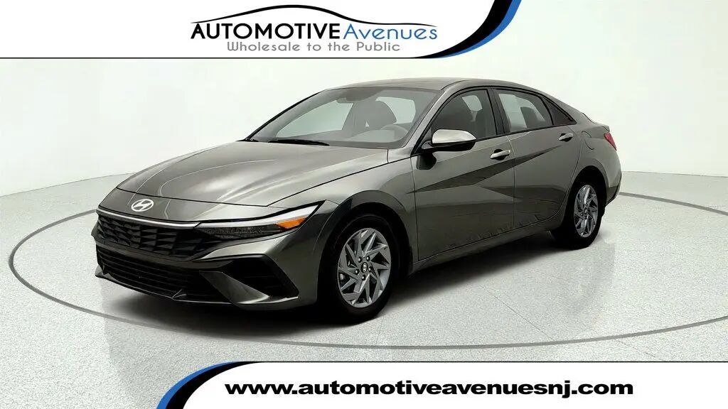 2024 Hyundai ELANTRA SEL — photo 1 of 26