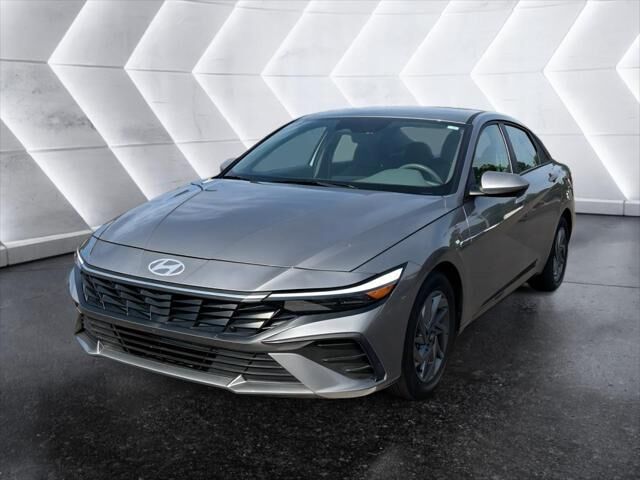 2024 Hyundai ELANTRA SEL — photo 1 of 13