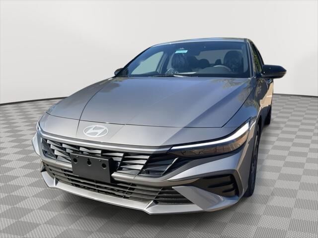 2025 Hyundai ELANTRA SEL Sport — photo 1 of 13
