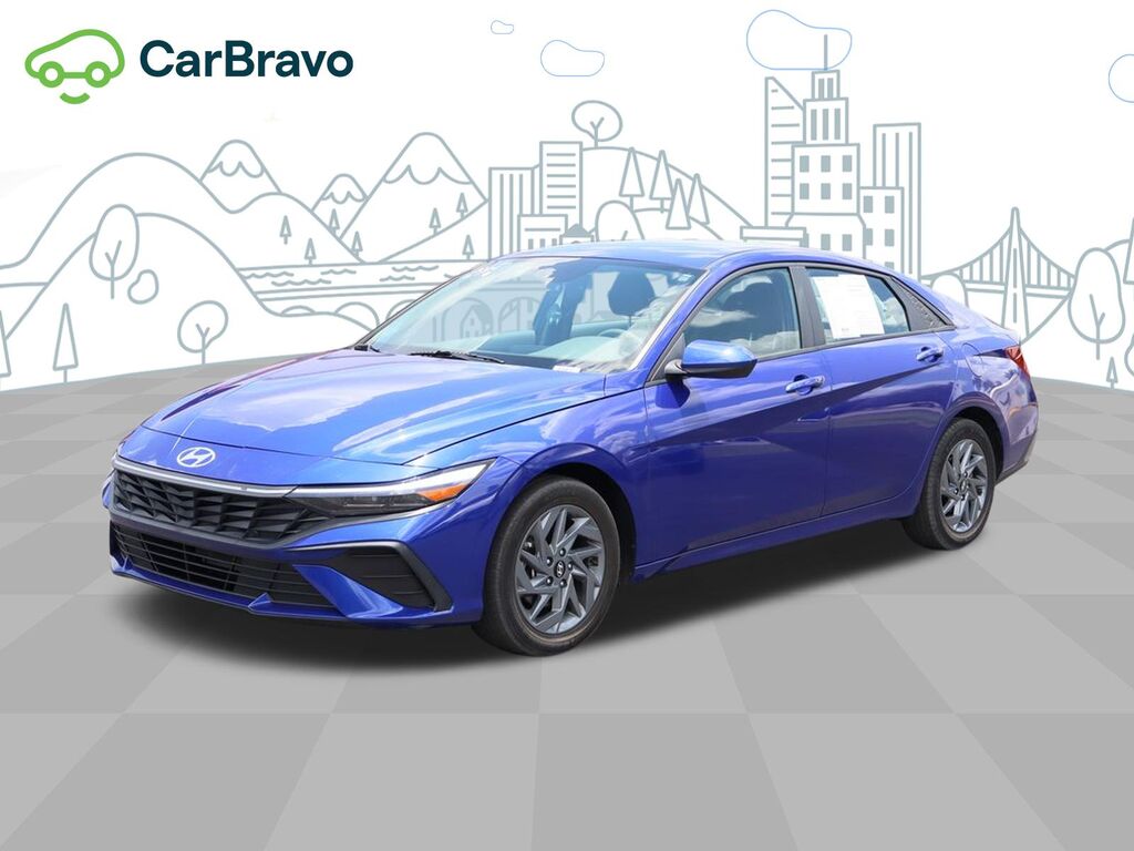 2024 Hyundai Elantra SEL — photo 1 of 5