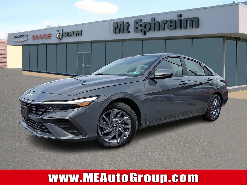 2024 Hyundai ELANTRA SEL — photo 1 of 13