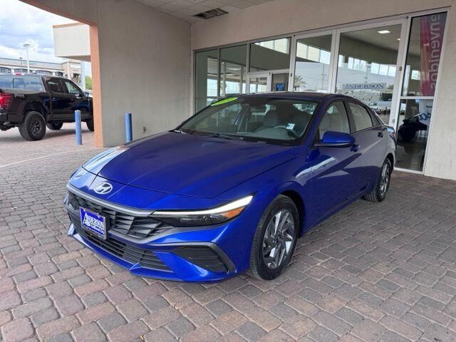 2024 Hyundai ELANTRA SEL — photo 1 of 6
