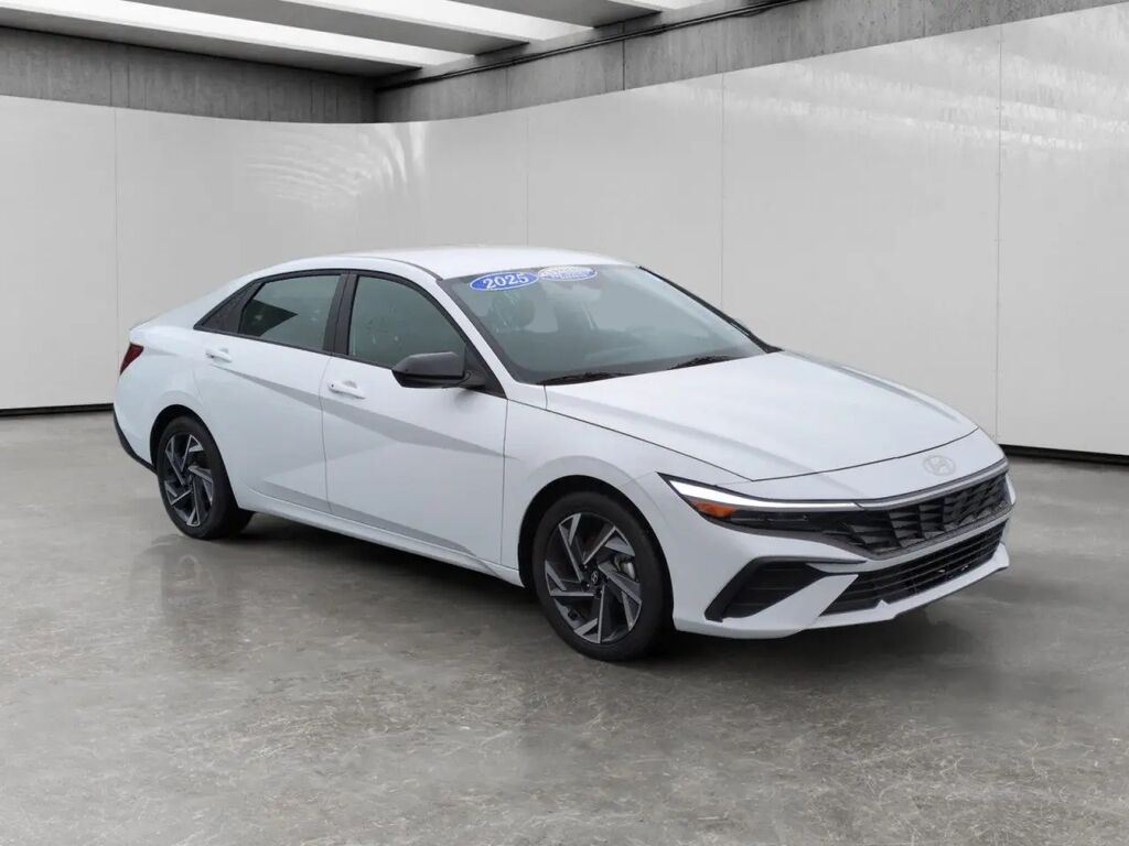 2025 Hyundai ELANTRA SEL Sport — photo 1 of 13