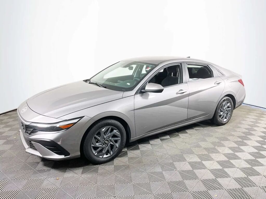 2024 Hyundai ELANTRA SEL — photo 1 of 13