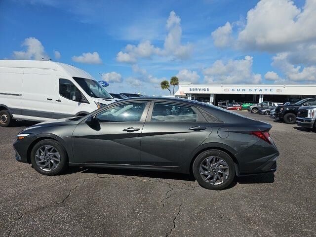 2024 Hyundai ELANTRA SEL — photo 1 of 26