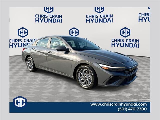 2024 Hyundai ELANTRA SEL — photo 1 of 39