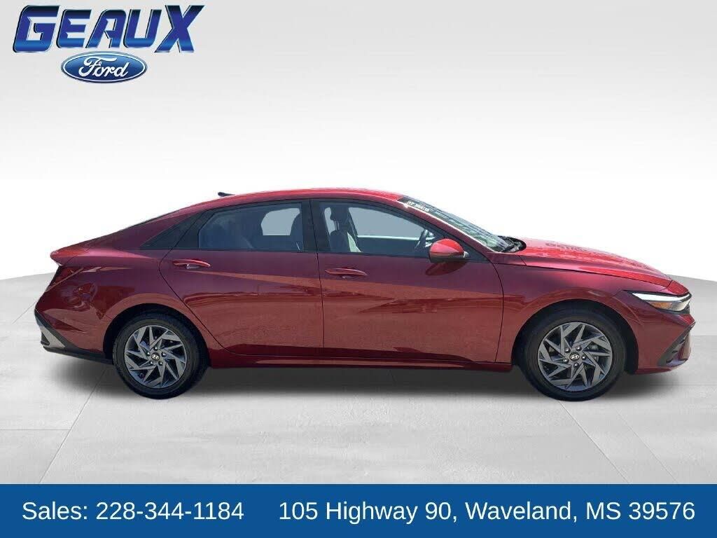 2024 Hyundai ELANTRA SEL — photo 1 of 1