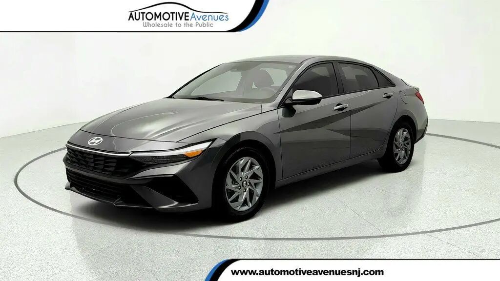 2024 Hyundai ELANTRA SEL — photo 1 of 13