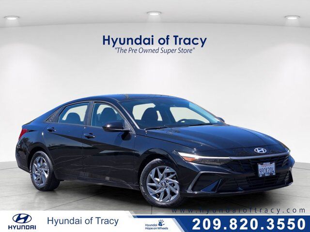 2024 Hyundai Elantra SEL — photo 1 of 1