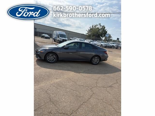 2024 Hyundai ELANTRA SEL — photo 1 of 1