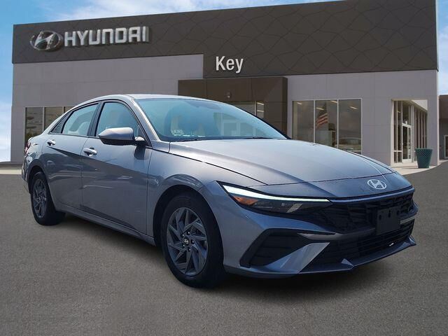 2024 Hyundai ELANTRA SEL — photo 1 of 13