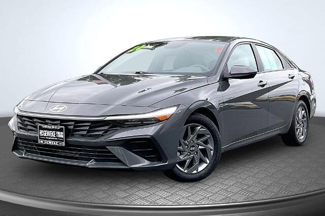 2024 Hyundai ELANTRA SEL — photo 1 of 13