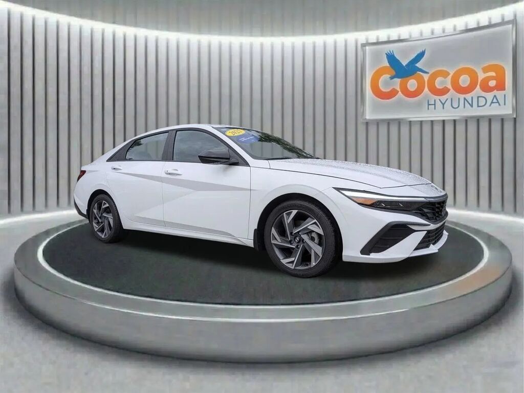2025 Hyundai ELANTRA SEL Sport — photo 1 of 13