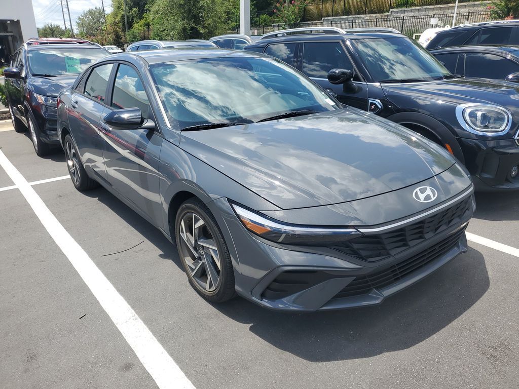 2025 Hyundai Elantra SEL Sport — photo 1 of 13