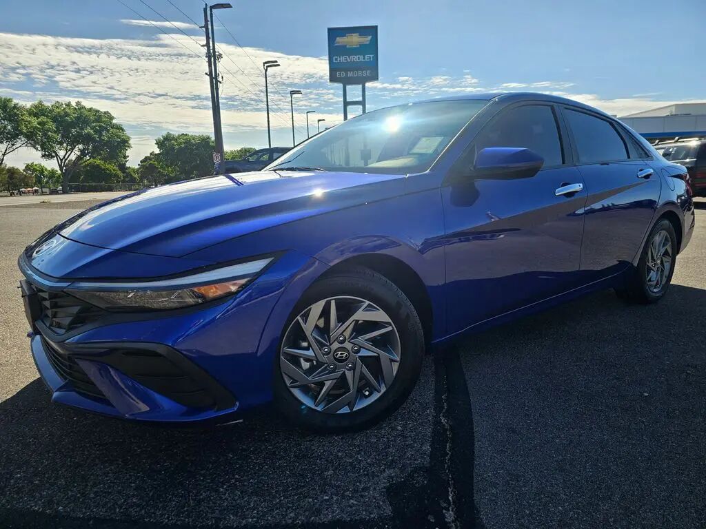 2024 Hyundai ELANTRA SEL — photo 1 of 26