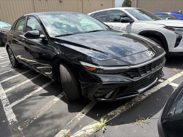 2024 Hyundai ELANTRA SEL — photo 1 of 4