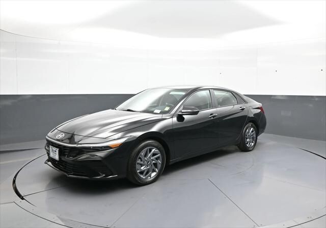 2024 Hyundai ELANTRA SEL — photo 1 of 13