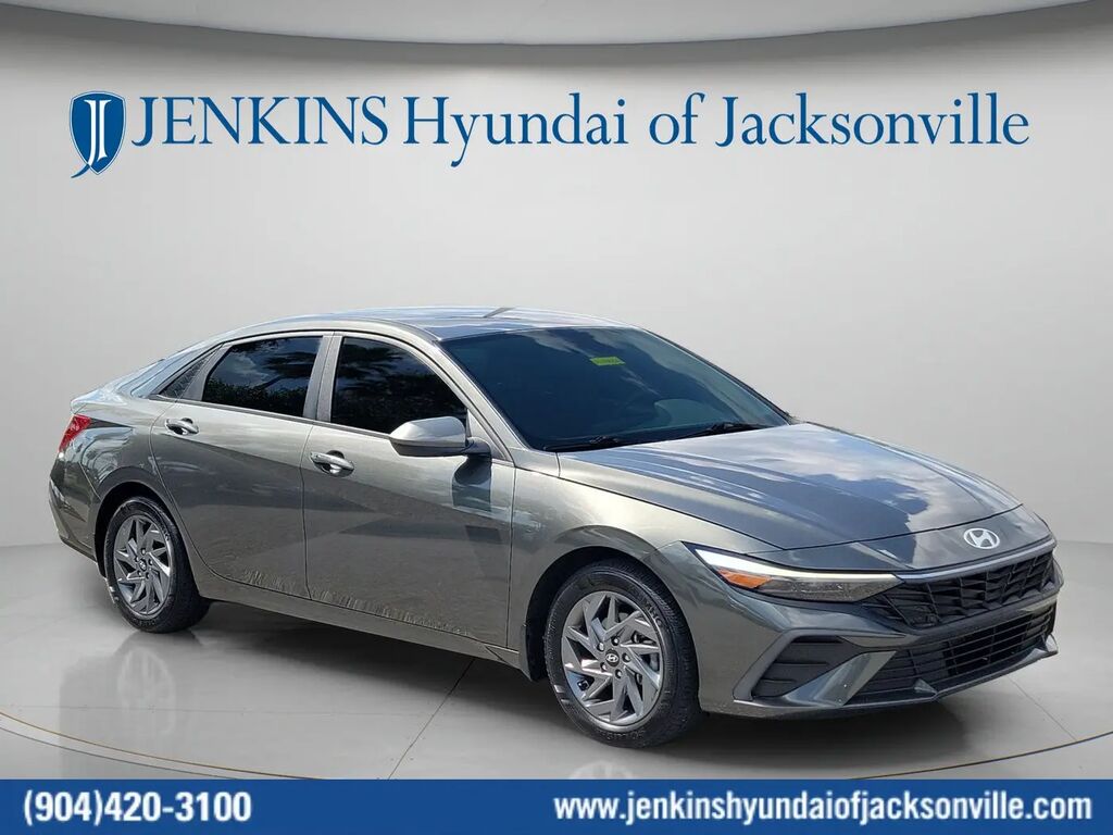 2024 Hyundai ELANTRA SEL — photo 1 of 30
