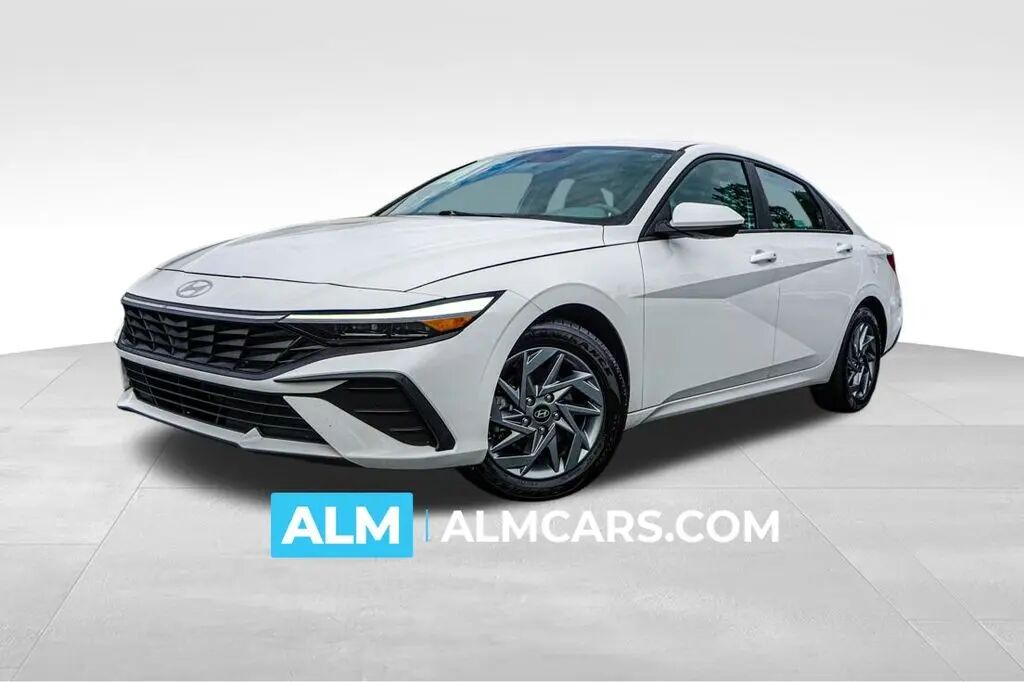 2024 Hyundai ELANTRA SEL — photo 1 of 35