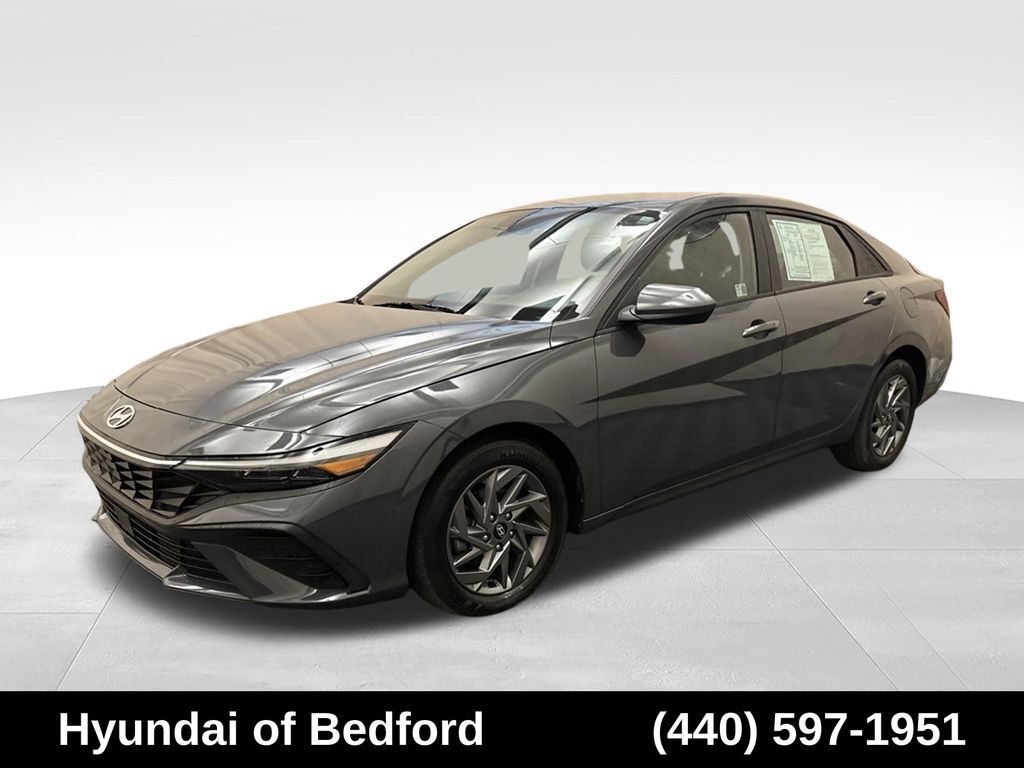 2024 Hyundai Elantra SEL — photo 1 of 2