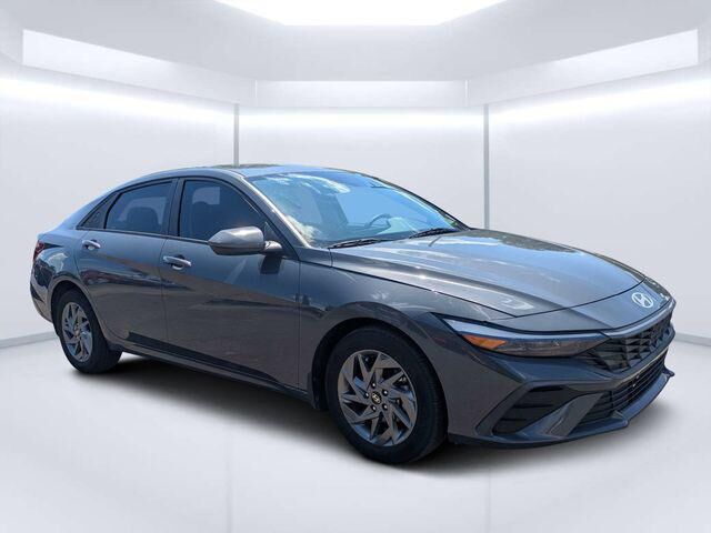 2024 Hyundai ELANTRA SEL — photo 1 of 13