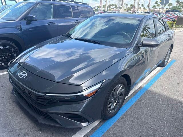 2024 Hyundai ELANTRA SEL — photo 1 of 4