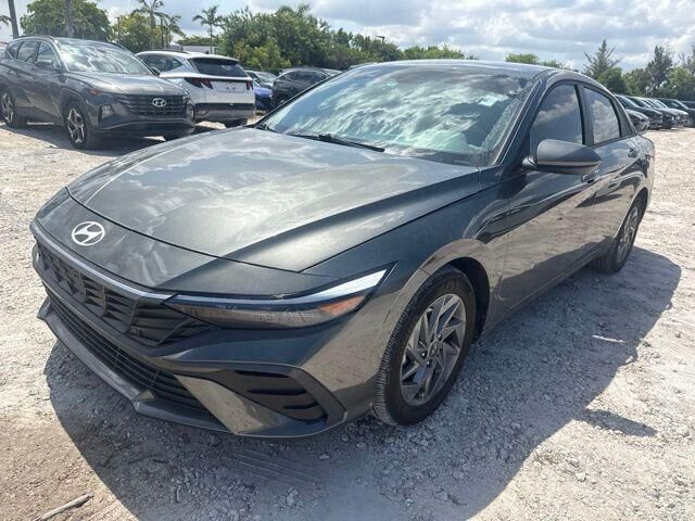 2024 Hyundai ELANTRA SEL — photo 1 of 13