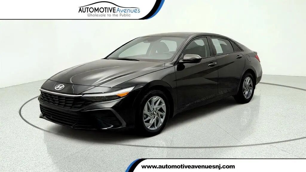 2024 Hyundai ELANTRA SEL — photo 1 of 13