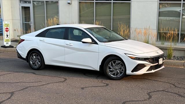 2024 Hyundai ELANTRA SEL — photo 1 of 24