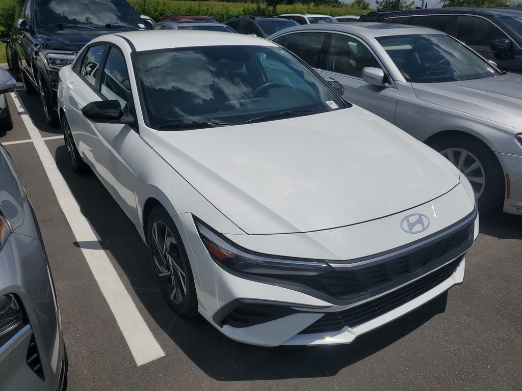 2025 Hyundai Elantra SEL Sport — photo 1 of 13