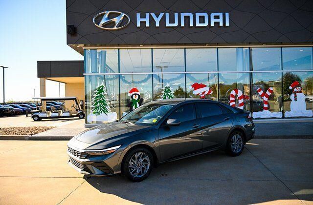 2026 Hyundai ELANTRA Hybrid Blue — photo 1 of 13