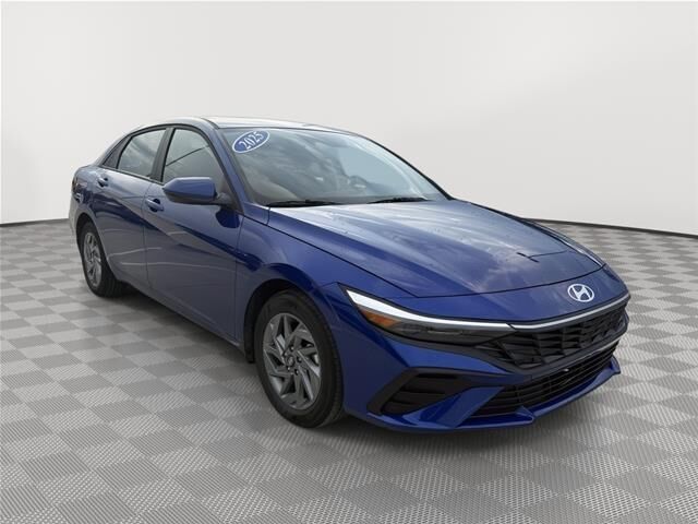 2025 Hyundai ELANTRA Hybrid Blue — photo 1 of 13