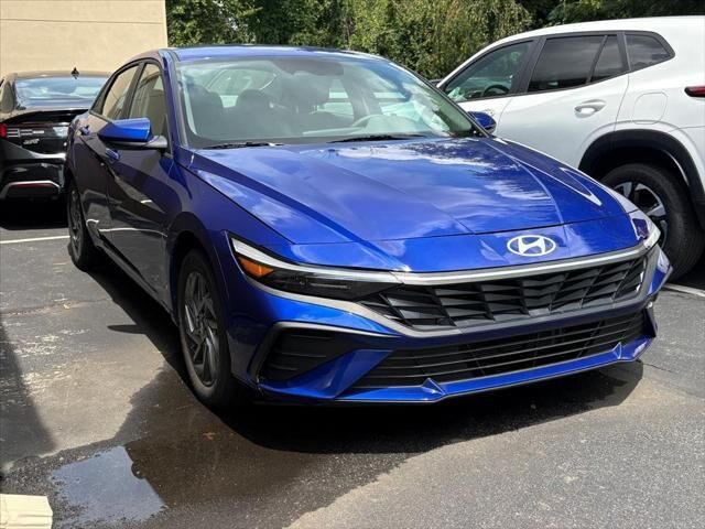 2025 Hyundai ELANTRA Hybrid Blue — photo 1 of 4