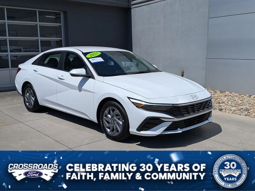 2025 Hyundai ELANTRA Hybrid Blue — photo 1 of 7