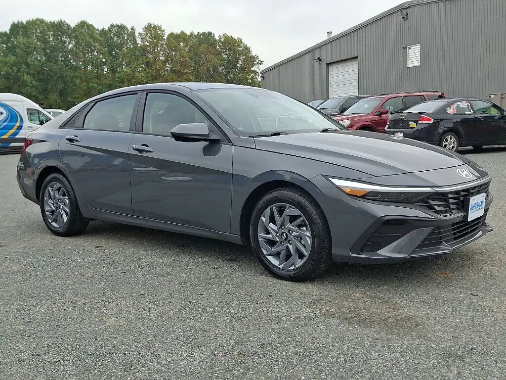 2025 Hyundai ELANTRA Hybrid Blue — photo 1 of 13