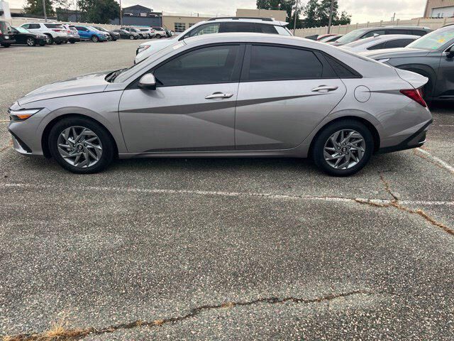 2025 Hyundai ELANTRA Hybrid Blue — photo 1 of 6